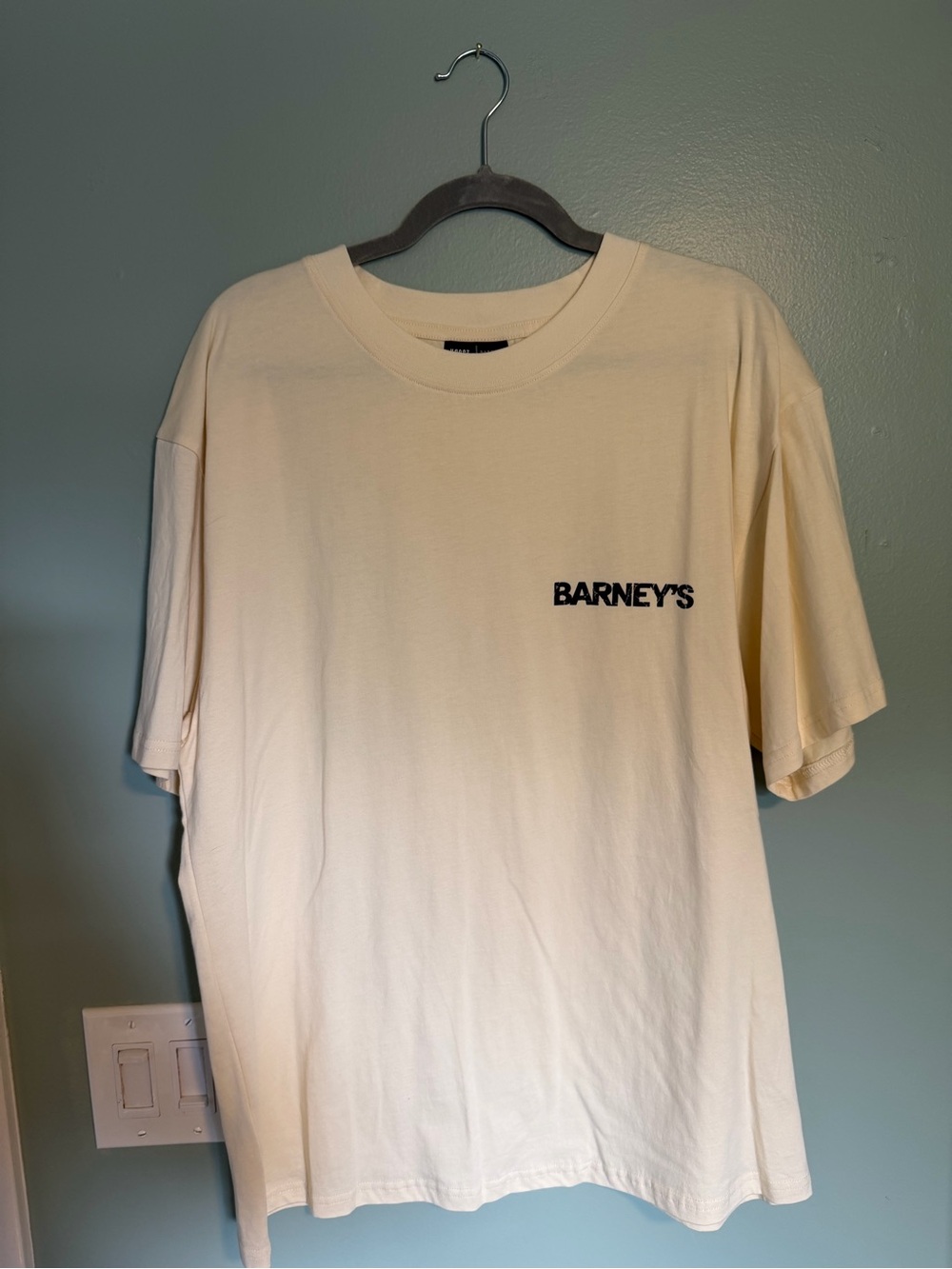 Kaos x Barney’s - Cream Short-Sleeve Crewneck T-Shirt with Black Logo